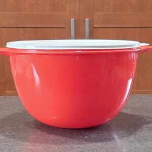 Tupperware 59 cup Thatsa Bowl